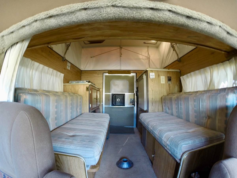Illustration for article titled At $11,000, Would You Flip Your Lid Over This 1989 Ford Bronco Pop-Top Camper?